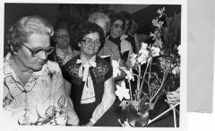 img094-reid's-ferry-ladies-attending-nansemond-suffolk-daffodil-show