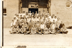 Chuckatuck grade-school-students-1927img080