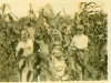 4-family-members-in-corn-field-1919-img019