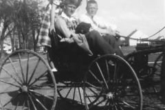 sonny-chapman-scott-saunders-top-audrey-newman-maxine-gayle-jean-dailey-circa-1944-mg413