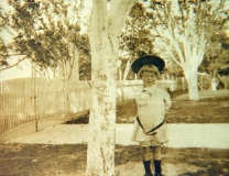 tj-saunders-iii-c-1912-school-house-in-background-img259