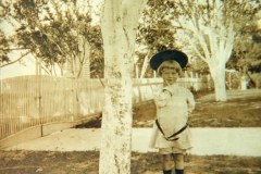tj-saunders-iii-c-1912-school-house-in-background-img259